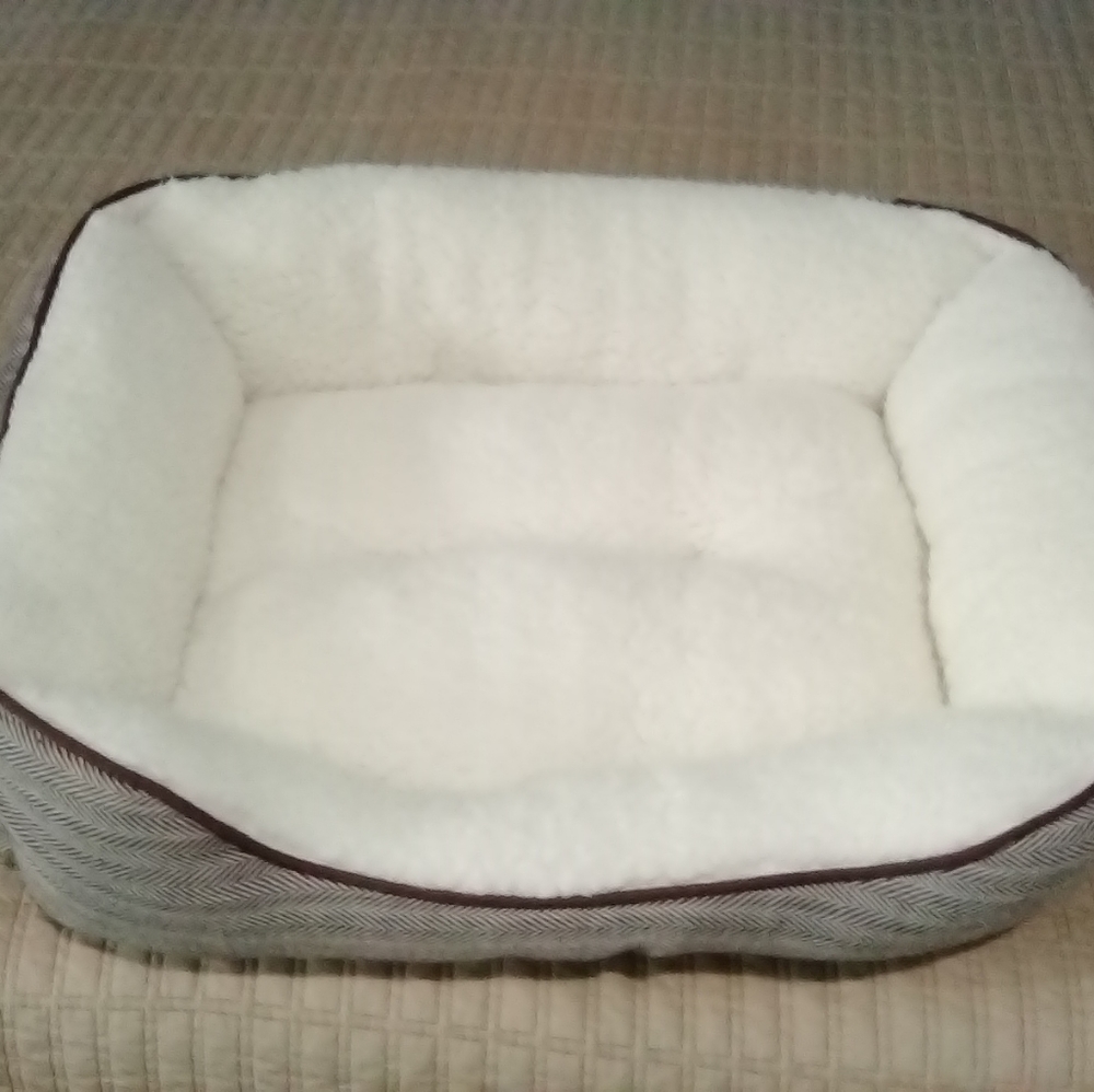 Pet Shoppe Pet Bed 24 x21 x 6 Brown Beige